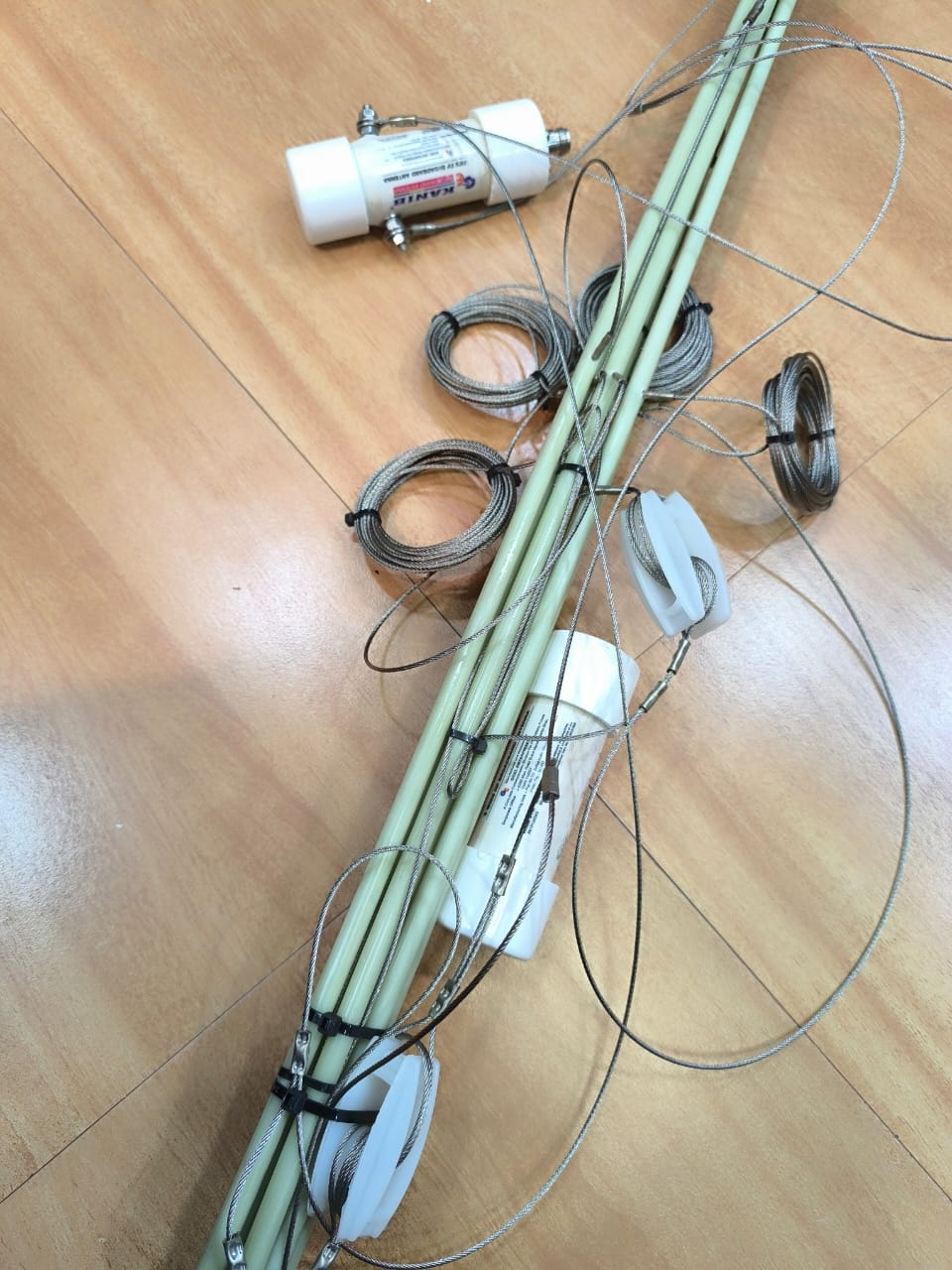 3 Wire Broadband Antenna 0DB UHF, 3DB UHF, 6DB UHF, 0DB VHF, 3DB VHF Suppliers Sellers in India, Delhi